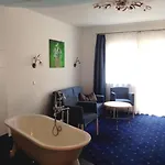 & Wolfsegger Szálloda 3*