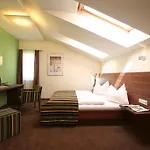 & Wolfsegger Szálloda 3*